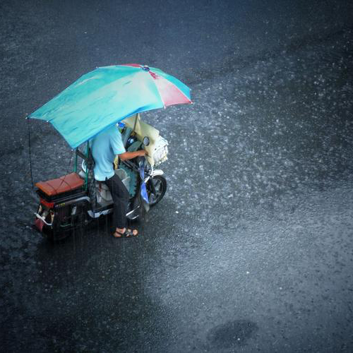 暴雨仍滞留广西广东，7日起雨带将明显北抬